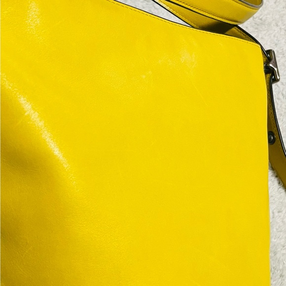 Coach bucket Bag - Picture 4 of 9